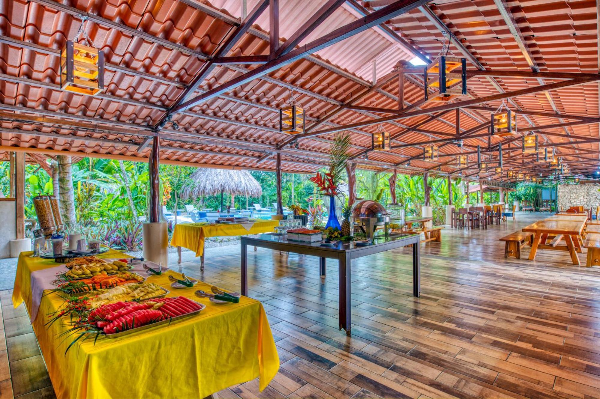 Atlantida Lodge Cahuita Bagian luar foto