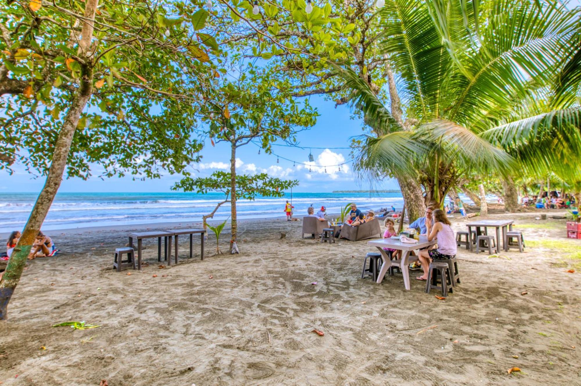 Atlantida Lodge Cahuita Bagian luar foto